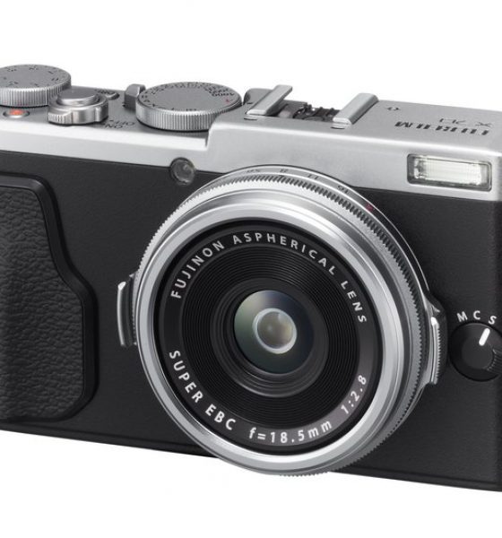 Fuji x70 — un appareil photo compact au look retro